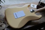FENDER "Yngwie Malmsteen Stratocaster, Scalloped Rosewood Fingerboard, Vintage White" HARDCASE