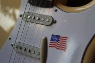 FENDER "Yngwie Malmsteen Stratocaster, Scalloped Rosewood Fingerboard, Vintage White" HARDCASE