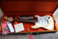 FENDER "Yngwie Malmsteen Stratocaster, Scalloped Rosewood Fingerboard, Vintage White" HARDCASE