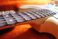 FENDER "Yngwie Malmsteen Stratocaster, Scalloped Rosewood Fingerboard, Vintage White" HARDCASE
