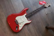 FENDER "Limited Vintera II 60s Stratocaster, Rosewood, Fiesta Red" GIGBAG, 3, 43 KG