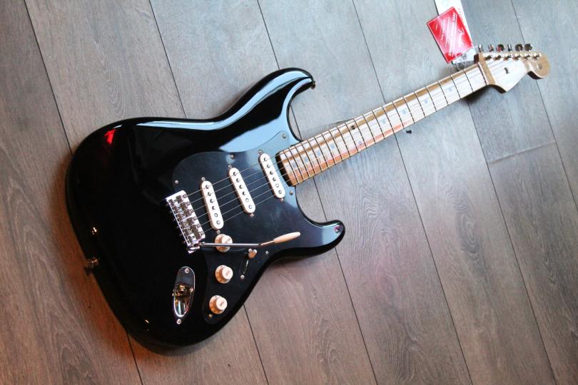 FENDER Limited Edition Vintera II 50 Stratocaster Roasted Maple Neck Black Pickguard with Custom Shop Fat 60, GIGBAG, 3, 59 KG