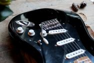 FENDER Limited Edition Vintera II 50 Stratocaster Roasted Maple Neck Black Pickguard with Custom Shop Fat 60, GIGBAG, 3, 59 KG
