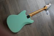 VINTAGE Revo Series Colt SS Twin Guitarra Eléctrica Ventura Green, 3, 56 KG