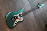 FENDER Paranormal Rascal Bass HH, Laurel Fingerboard, Sherwood Green, 4, 26 KG
