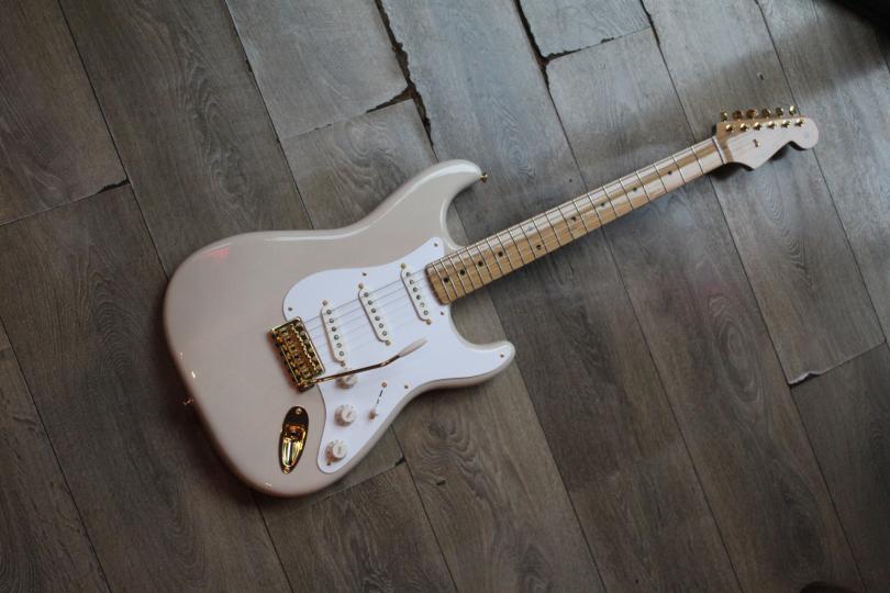 FENDER Limited Edition Vintera II '50s Stratocaster, Roasted Maple Fingerboard, White Blonde, 3, 48 KG