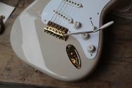 FENDER Limited Edition Vintera II '50s Stratocaster, Roasted Maple Fingerboard, White Blonde, 3, 48 KG