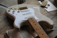 FENDER Limited Edition Vintera II '50s Stratocaster, Roasted Maple Fingerboard, White Blonde, 3, 48 KG