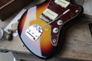 FENDER Custom Shop 1967 Jazzmaster DLX Closet Classic, 3A Rosewood Fingerboard, 3-Color Sunburst HARDCASE, 3, 72 KG