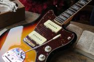 FENDER Custom Shop 1967 Jazzmaster DLX Closet Classic, 3A Rosewood Fingerboard, 3-Color Sunburst HARDCASE, 3, 72 KG
