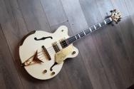 GRETSCH G6136B-TP Tom Petersson Signature Falcon 4-String Bass with Cadillac Tailpiece, Aged White Lacquer, HARDCASE, 4, 34 KG