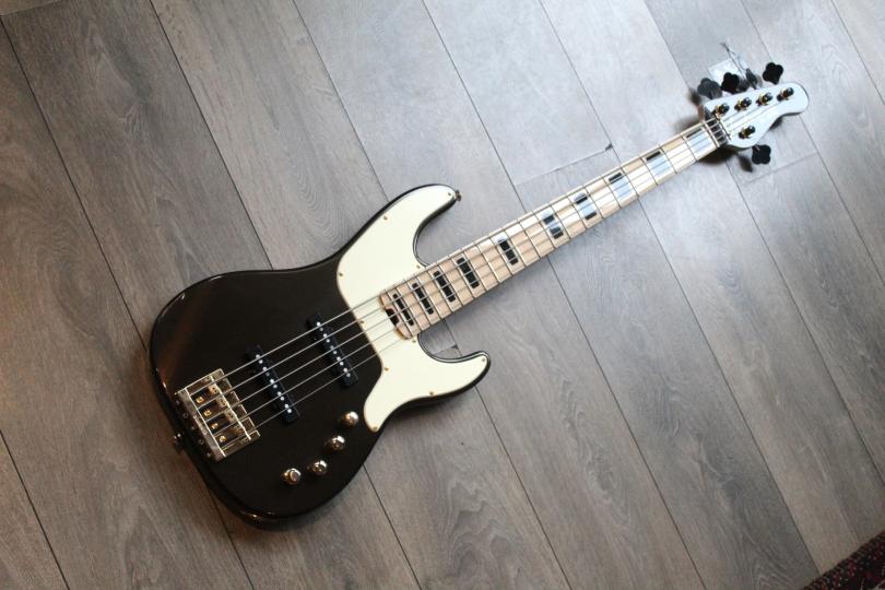 JACKSON Pro Series Signature Adam Blackstone, Gladys Jackson Concert Bass, Maple Fingerboard, Black Stone, 4, 2 KG