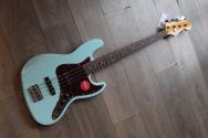 Squier "Classic Vibe '60s Jazz Bass, Daphne Blue, Indian Laurel"