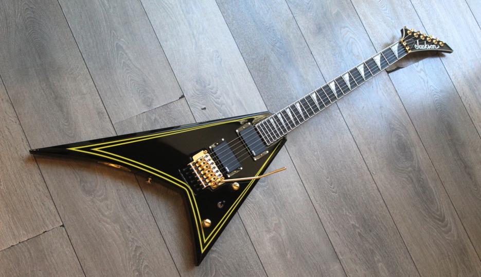 JACKSON MJ Series Rhoads RR24MG, Black with Yellow Pinstripes, Ebony Fingerboard, SOFTCASE