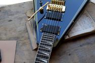 JACKSON MJ Series Rhoads RR24MG, Black with Yellow Pinstripes, Ebony Fingerboard, SOFTCASE
