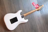 FENDER Player II Stratocaster, Maple Fingerboard, Polar White Model, GIGBAG