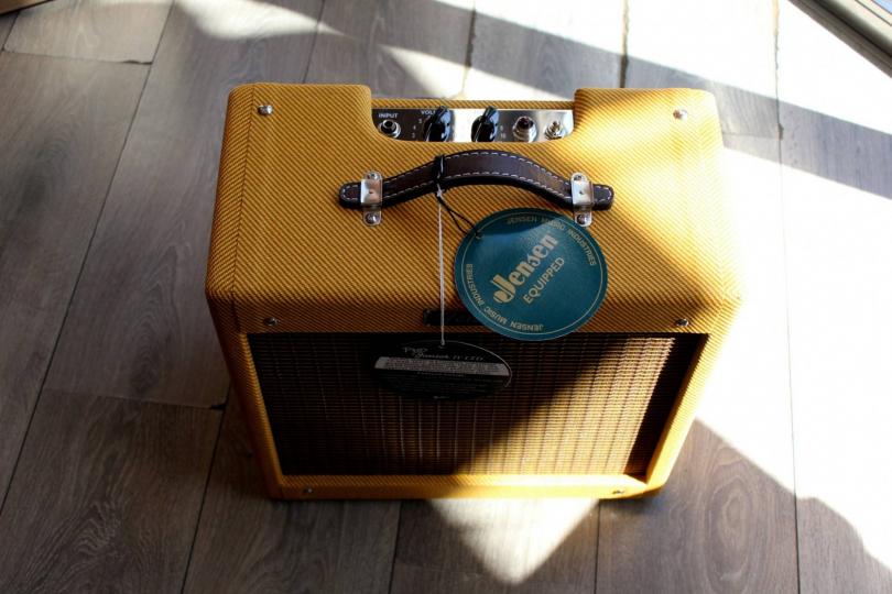 FENDER Pro Junior IV 15-Watt 1x10" Guitar Combo Lacquered Tweed