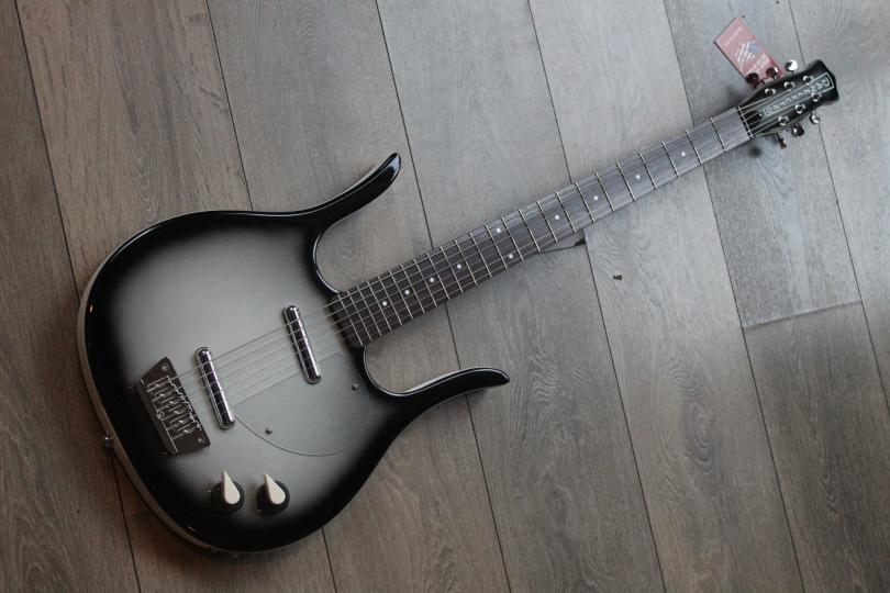 DANELECTRO "´58 Longhorn Baritone Black Burst"