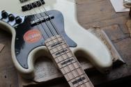 SQUIER Affinity Series Active Jazz Bass, Olympic White, 3, 95 KG