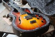 EASTMAN "Limited Chrome Pickups T-64- V-T Gold Burst" HARDCASE, 2, 51 KG