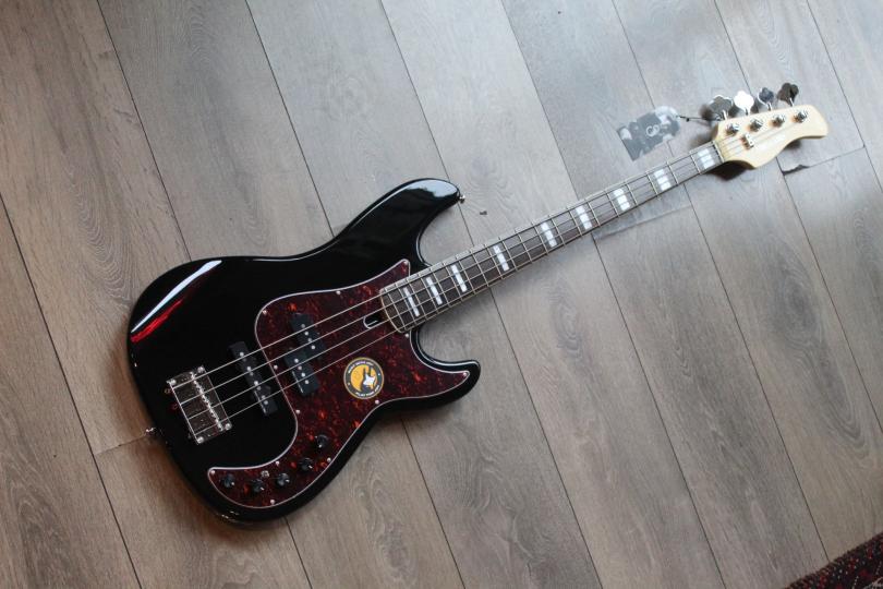 SIRE "Marcus Miller P7 4-String, Black" 4, 20 KG