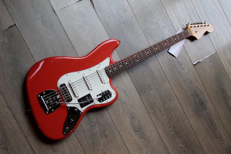 FENDER "Bass VI Vintera® II '60s, Fiesta Red Select Guitar Color Fingerboard Material: Slab Rosewood", GIGBAG, 4, 41 KG