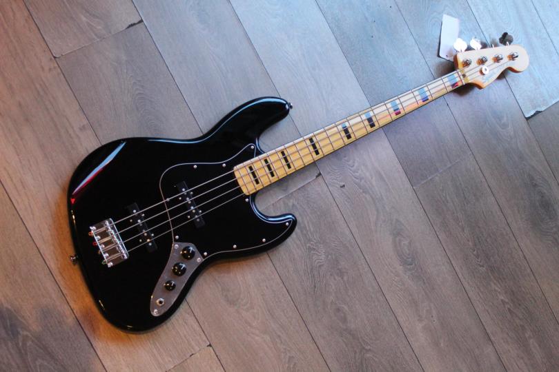 SQUIER Classic Vibe '70s Jazz Bass Black