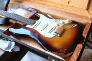 FENDER Custom Shop Limited 1964 L-Series Stratocaster Heavy Relic, 3A Rosewood Fingerboard, 3 Tone Sunburst.HARDCASE, 3, 62 KG
