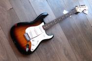 FENDER Standard Stratocaster, Indian Laurel, 3 Tone Sunburst 3, 79 KG