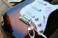 FENDER Standard Stratocaster, Indian Laurel, 3 Tone Sunburst 3, 79 KG