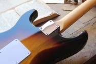 FENDER Standard Stratocaster, Indian Laurel, 3 Tone Sunburst 3, 79 KG