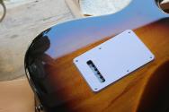 FENDER Standard Stratocaster, Indian Laurel, 3 Tone Sunburst 3, 79 KG