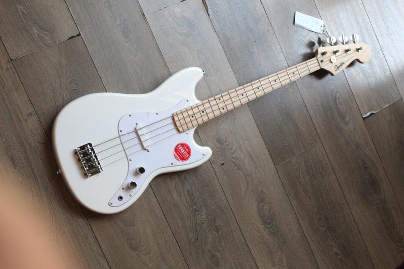 SQUIER Sonic Bronco Bass, Artic White, 3, 40 KG