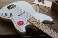 SQUIER Sonic Bronco Bass, Artic White, 3, 40 KG