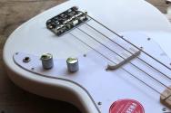 SQUIER Sonic Bronco Bass, Artic White, 3, 40 KG