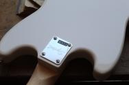 SQUIER Sonic Bronco Bass, Artic White, 3, 40 KG
