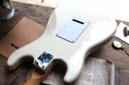 FENDER Standard Stratocaster, Olympic White 3, 82 KG