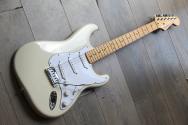 FENDER Standard Stratocaster, Olympic White 3, 82 KG