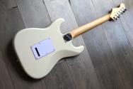 FENDER Standard Stratocaster, Olympic White 3, 82 KG