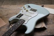 FENDER American Vintage II 1965 Stratocaster, Round-Lam Rosewood Fingerboard, Sonic Blue, HARDCASE, 3, 69 KG