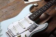 FENDER American Vintage II 1965 Stratocaster, Round-Lam Rosewood Fingerboard, Sonic Blue, HARDCASE, 3, 69 KG