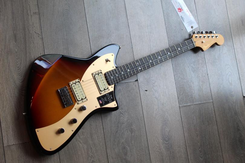 FENDER American Ultra II Meteora, Ultraburst HARDCASE