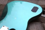 SQUIER Affinity Series Active Jazz Bass, Laurel Fingerboard, White Pickguard, Mystic Sea Foam Green