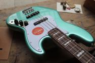 SQUIER Affinity Series Active Jazz Bass, Laurel Fingerboard, White Pickguard, Mystic Sea Foam Green