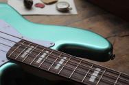 SQUIER Affinity Series Active Jazz Bass, Laurel Fingerboard, White Pickguard, Mystic Sea Foam Green