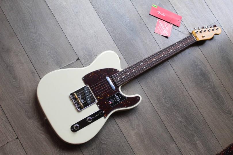 FENDER American Professional II Telecaster with Rosewood Fretboard, Olympic White, HARDCASE, 3, 81 KG