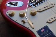 FENDER American Vintage II '61 Stratocaster, Fiesta Red HARDCASE, 3, 58 KG