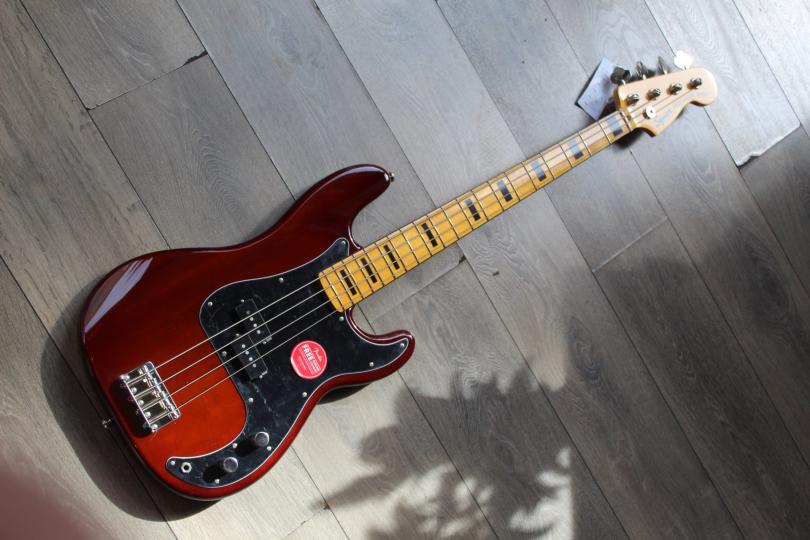 SQUIER Classic Vibe '70s Precision Bass Walnut , 3, 86 KG