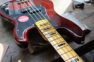 SQUIER Classic Vibe '70s Precision Bass Walnut , 3, 86 KG