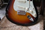 FENDER American Vintage II 1961 Stratocaster, 3-Color Sunburst, Slab Rosewood, 3, 8 KG